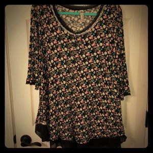 EUC Size 0X American Rags floral blouse